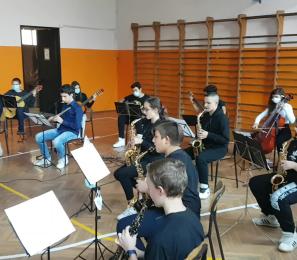 S.Antonino: il suono dei Centopassi per dare il benvenuto a Giovanni Impastato