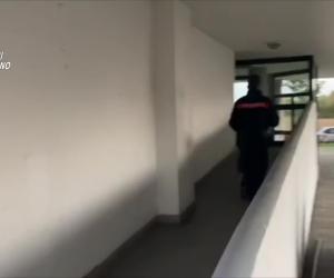 Rivoli, blitz antidroga nel palazzo di Cascine Vica