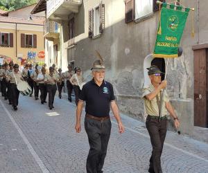 Chiusa S.Michele: le penne nere sfilano per i 90 anni del gruppo Ana