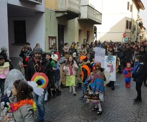 S.Antonino: i colori del Carnevale invadono le vie del paese 