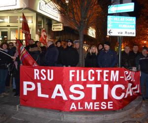 Plasticavi: la rabbia scende in piazza