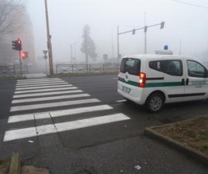 Investe un ragazzino in corso Francia e fugge
