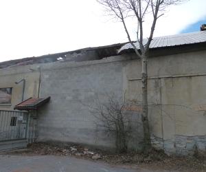 Il vento scoperchia un capannone del demanio