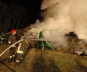 Villarfocchiardo: in fiamme un migliaio di balle di fieno