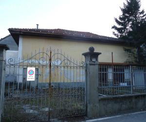 Allarme ex cinema, il tetto d'amianto spaventa i residenti