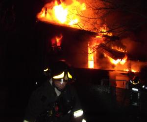 Condove: casa divorata dalle fiamme a Camporossetto