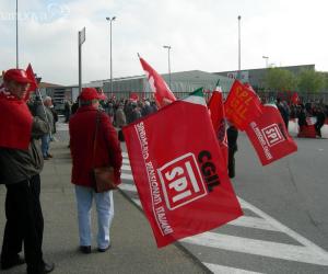 Migliaia di lavoratori protestano contro le riforme del governo Monti