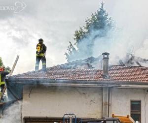 Brucia una casa, tre famiglie senza un tetto