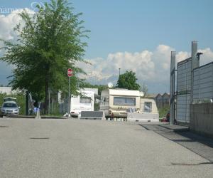 La rete installata dal Comune non ferma i nomadi a Campagnola