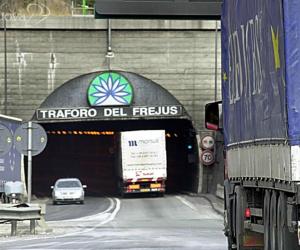 Presi con 10 kg di marijuana nel bagagliaio dell'auto