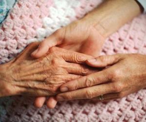 «Sbloccate i fondi per nonna Bruna, non ce la facciamo più»