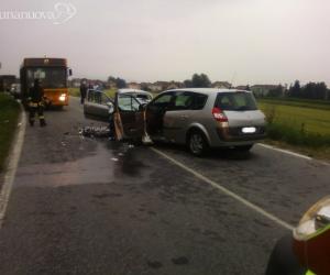 Muore tra le lamiere della sua auto