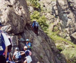 Coppia di torinesi bloccata sulla ferrata per la Sacra