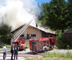 Va in fiamme la vecchia casa di famiglia del sindaco
