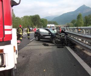 Auto contro il guardrail sull'A32: muore donna di Villarfocchiardo