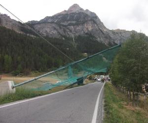 Bardonecchia, il vento abbatte la recinzione del golf