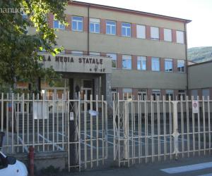 Bus abolito: gli studenti restano a piedi