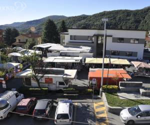 Un coro di "no" al trasloco del mercato dalla piazza