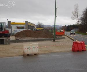 Cantieri in via Piossasco per pista ciclabile e parcheggio