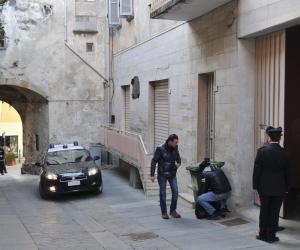 Donna spara sul creditore e poi si uccide