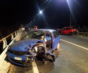 Sorpasso azzardato: frontale sul viadotto del Gravio