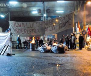 I 5 Stelle ai cancelli Beltrame: «Ingiusto chiudere l'acciaieria»