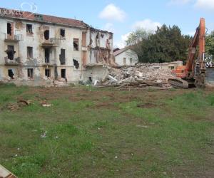 Case Cavallo, inizia l'abbattimento