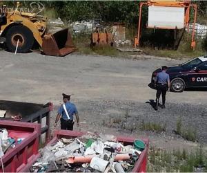 Altro rogo, brucia un cassone all'ex cava Palli