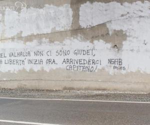 Spuntano scritte che inneggiano a Priebke