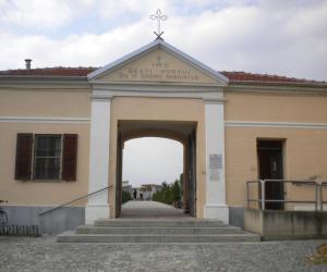 Cimitero, stop alla prenotazione dei loculi