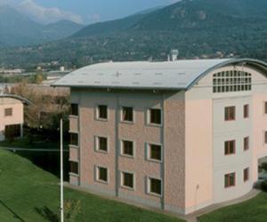 Rimane impigliato nel tornio, ferito grave