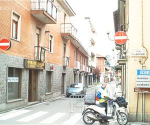 I commercianti abbassano le serrande per protestare