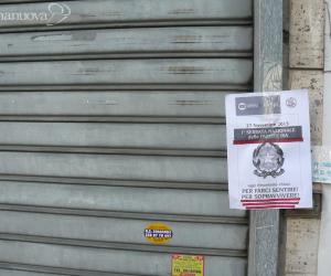 Serrande abbassate contro il governo