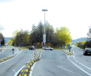 In corteo per portare la luce sulla rotonda