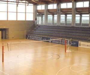 Cade acqua dal soffitto: la partita è rinviata