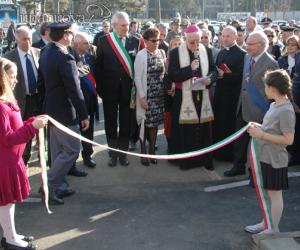 Taglio del nastro per il commissariato