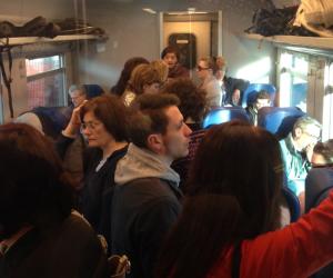Treno delle 7,29 soppresso, pendolari come sardine