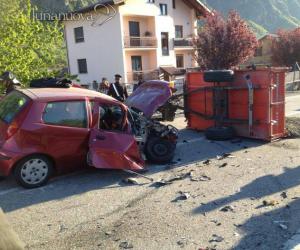 San Giuliano, trattore tamponato da un'auto