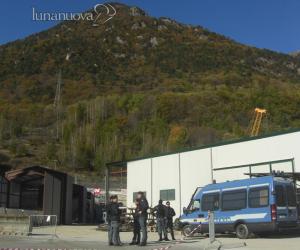 Casermoni al cantiere, esposto dei No Tav