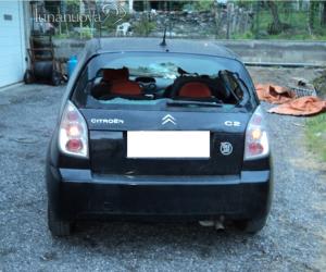 Far West in strada, picchia i vicini: arrestato