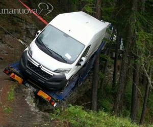 Una bisarca fuori strada nel cuore del Gran Bosco