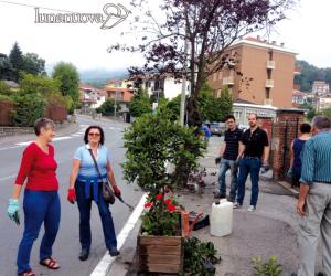 Assessori diventano giardinieri per un giorno