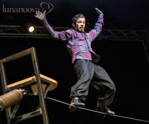 Leo Bassi dirige gli allievi di Cirko Vertigo: "Il circo siamo noi"