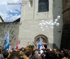 La valle si stringe intorno ad Ilenia Dessì