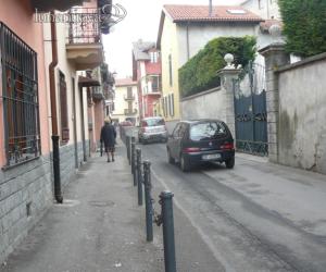 Commercianti assediati dalle cacche