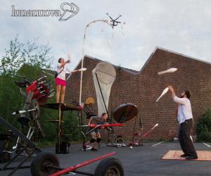 "Gran finale di living circus-Tra giocoleria e acrobatica"