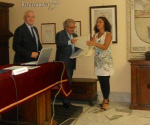 Ricercatrice dona il premio ricevuto