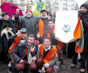 Palio dei quartieri: piazza Repubblica vince sotto l'acqua