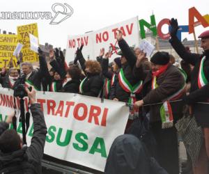 I sindaci No Tav per le «opere utili»: in 10mila a Torino