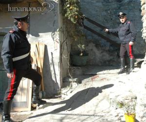 Ladri in fuga nella notte. Uno cade e batte la testa: arrestato 